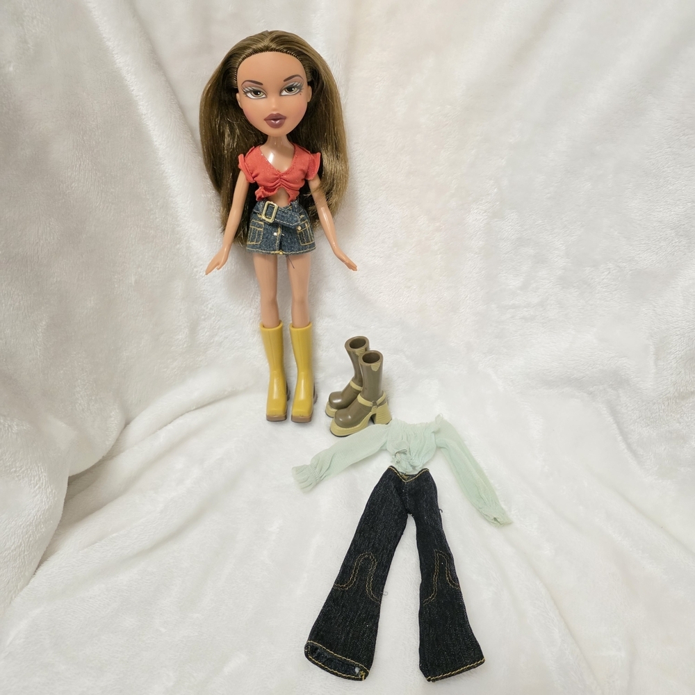 Vintage 2002 Bratz Xpress It Yasmin Doll - Complete with Both Original Outfits